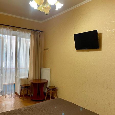 Затишні Номери В Самому Центрі Одеси Odesa Exterior foto