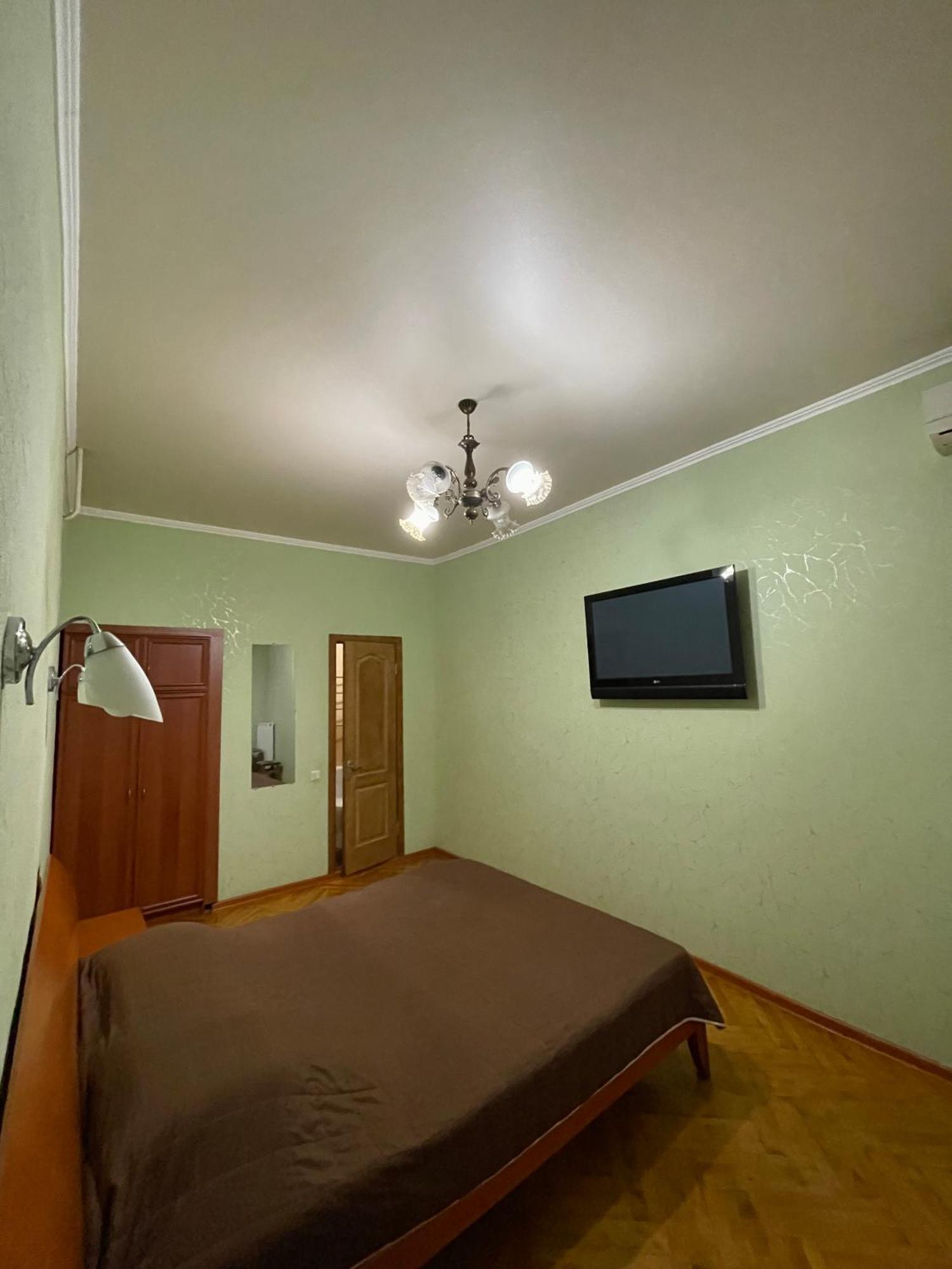 Затишні Номери В Самому Центрі Одеси Odesa Exterior foto
