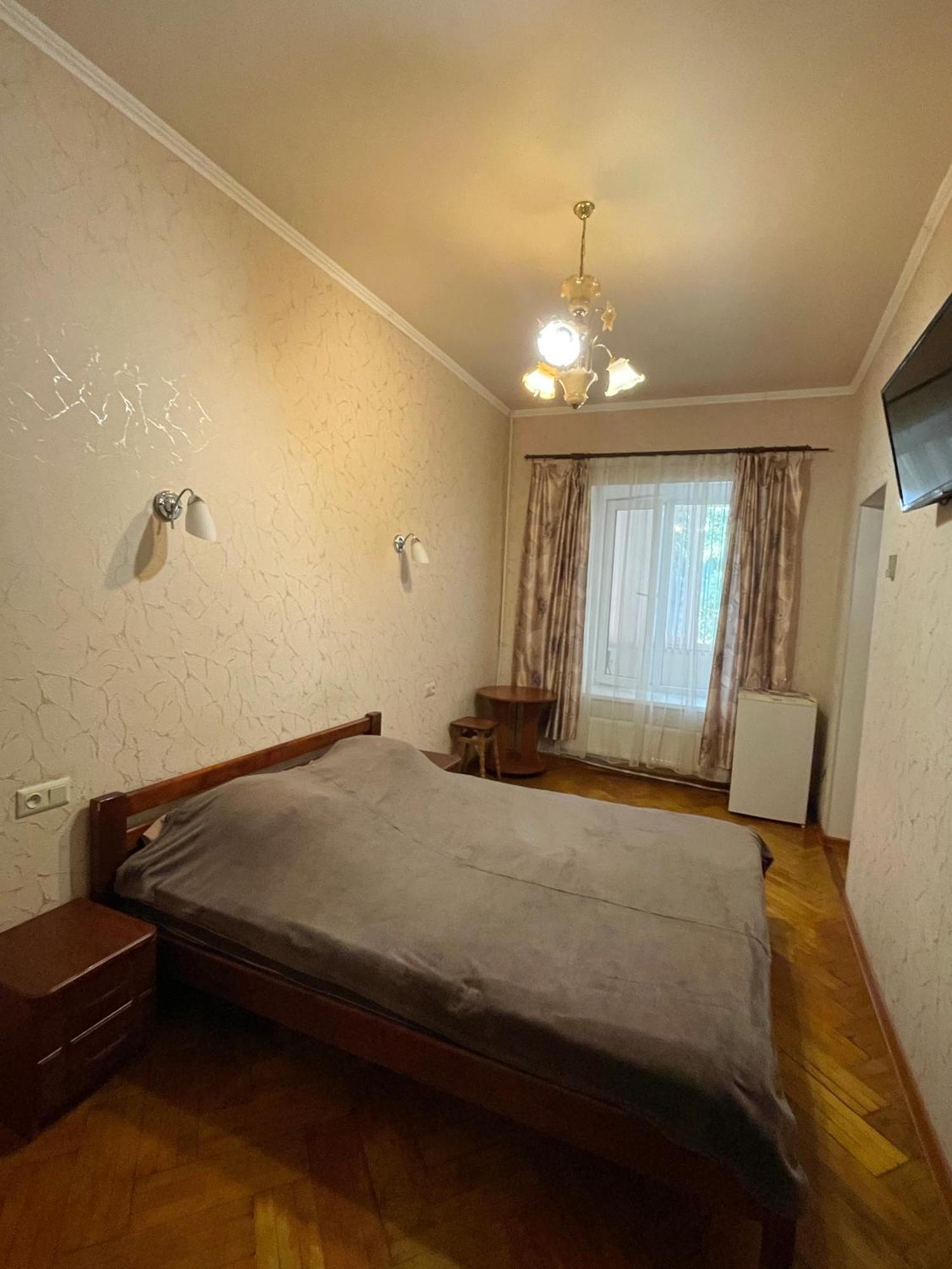 Затишні Номери В Самому Центрі Одеси Odesa Exterior foto